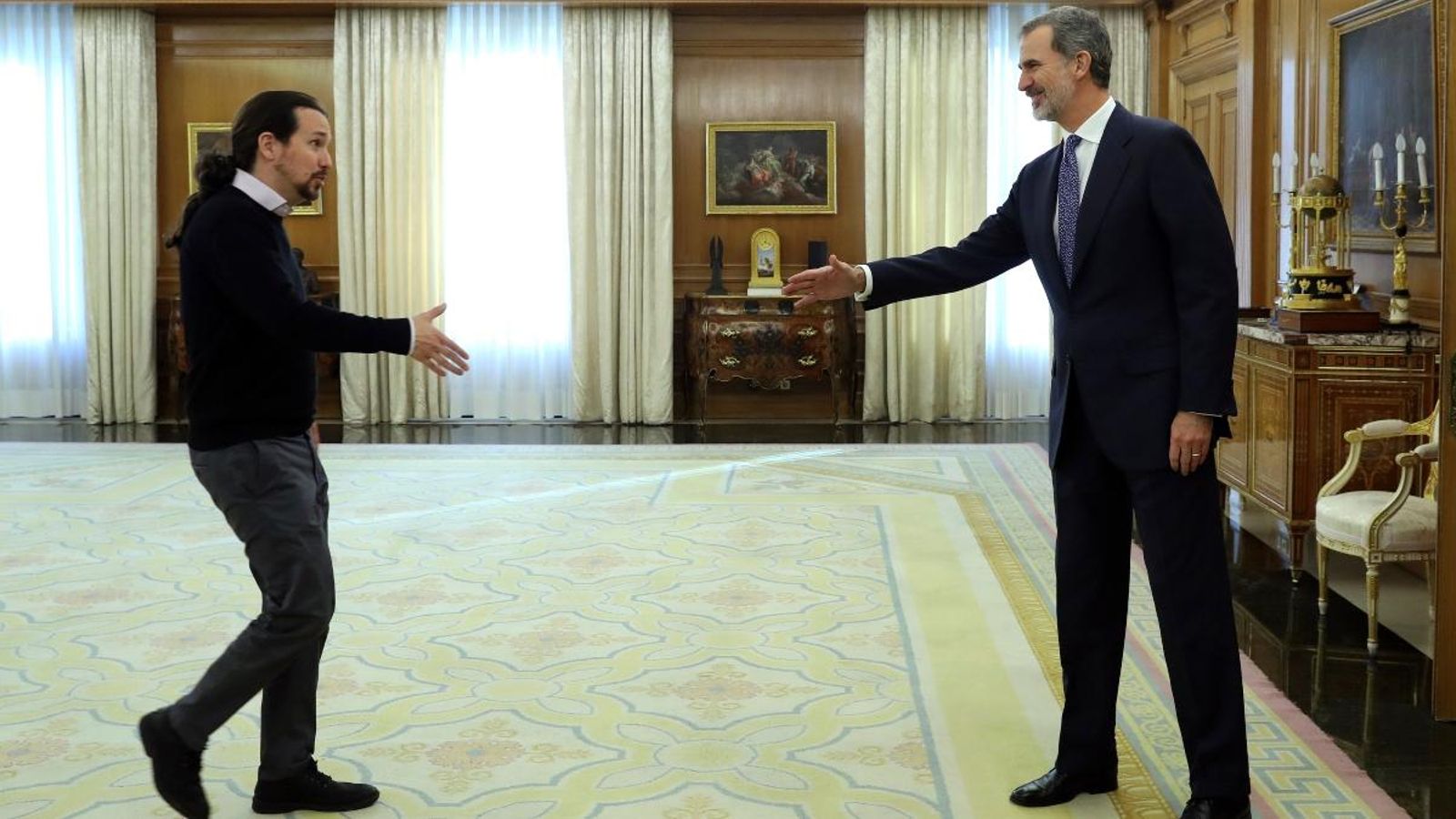 Pablo Iglesias exposa al rei el seu total suport a la investidura de Sánchez