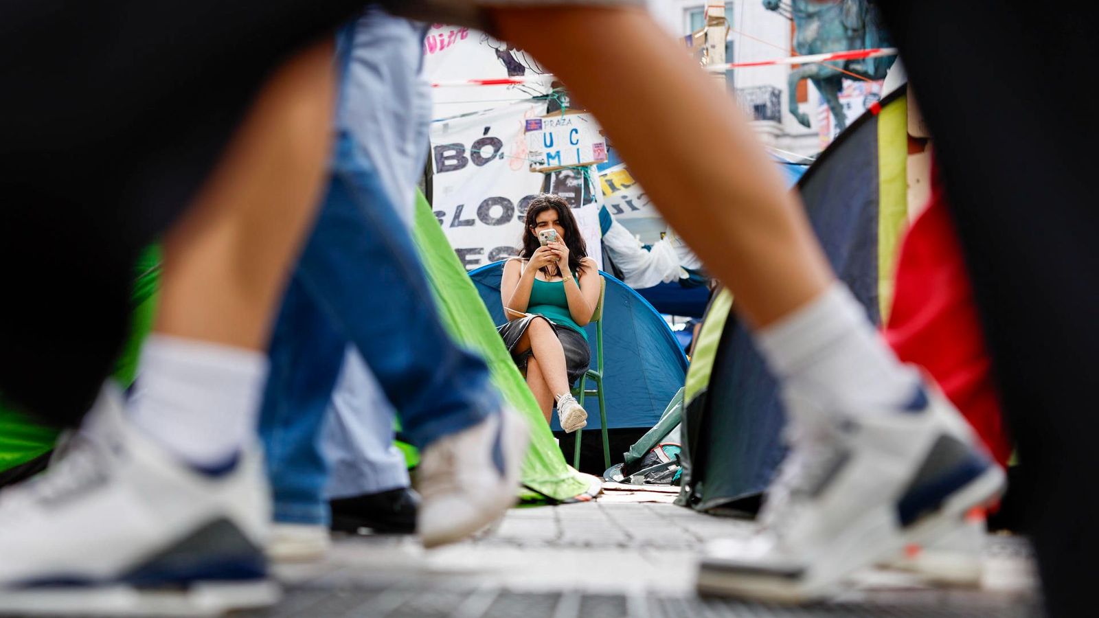 La acampada en Sol augmenta en les últimes hores i s'hi sumen altres en diferents ciutats d'Espanya