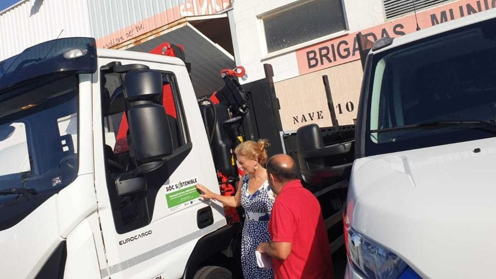 Els tres vehicles s'afigen a la flota de vehicles de gas per a obres i neteja de la capital de la Plana.