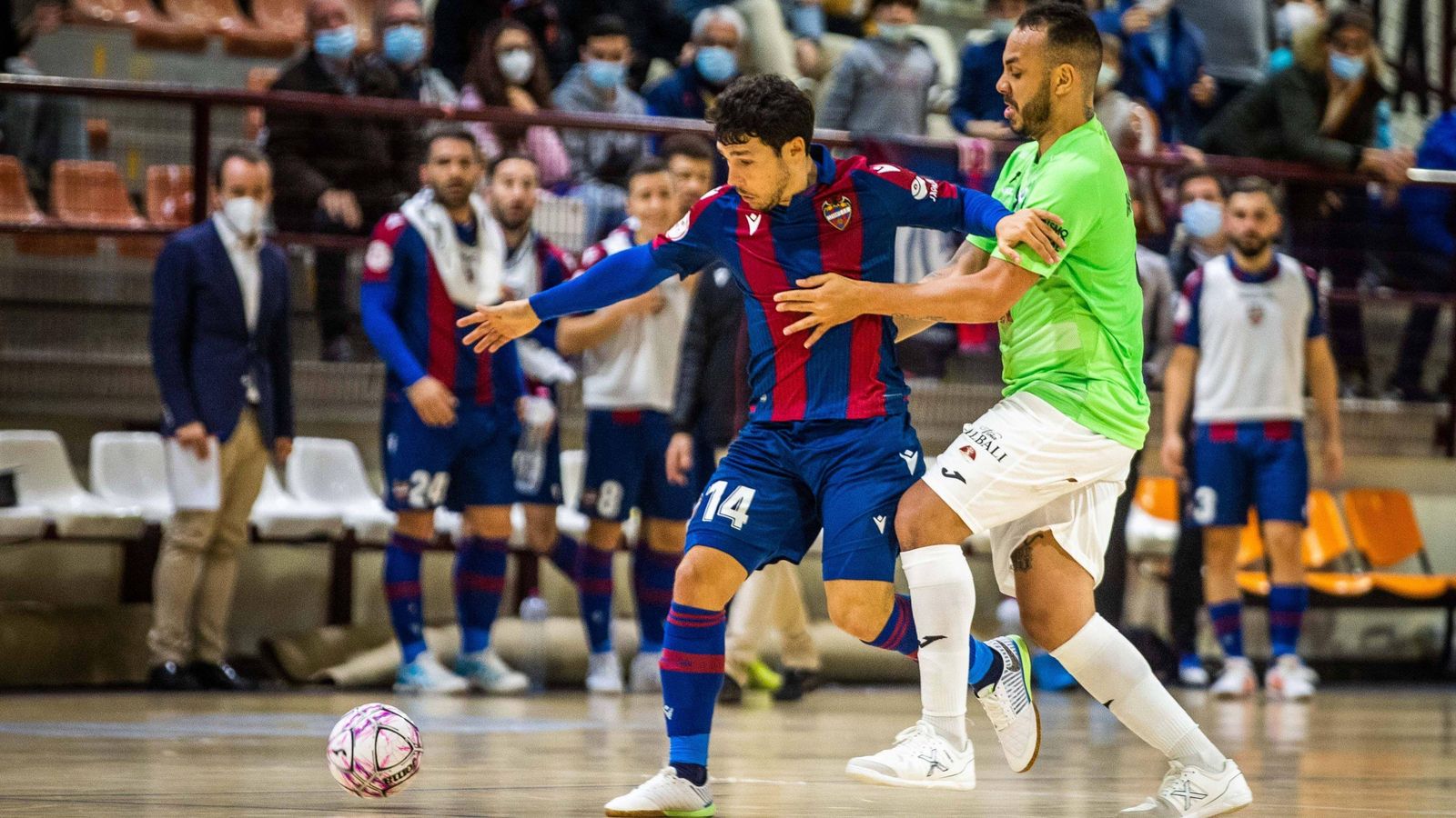 Rubi, en una acció del partit