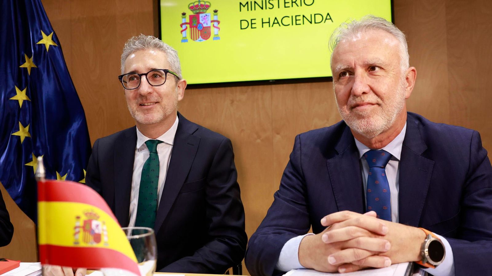 El ministre d'Hisenda, Arcadi España, i el de Política Territorial, Ángel Víctor Torres, en la reunió del CPFF este divendres