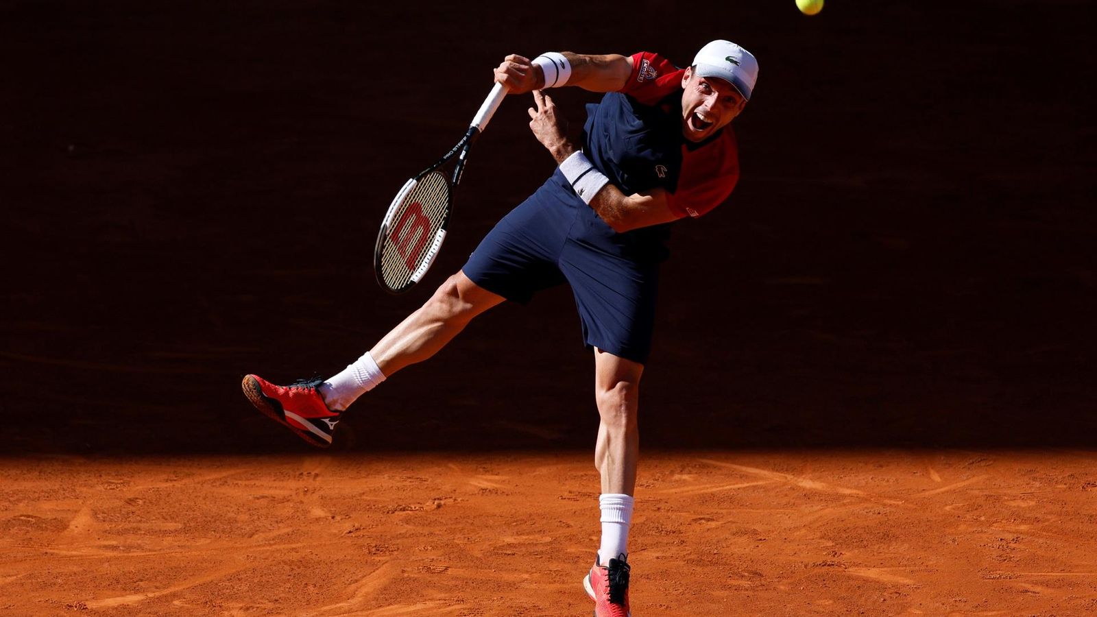 Roberto Bautista en una acció del partit contra Cecchinato