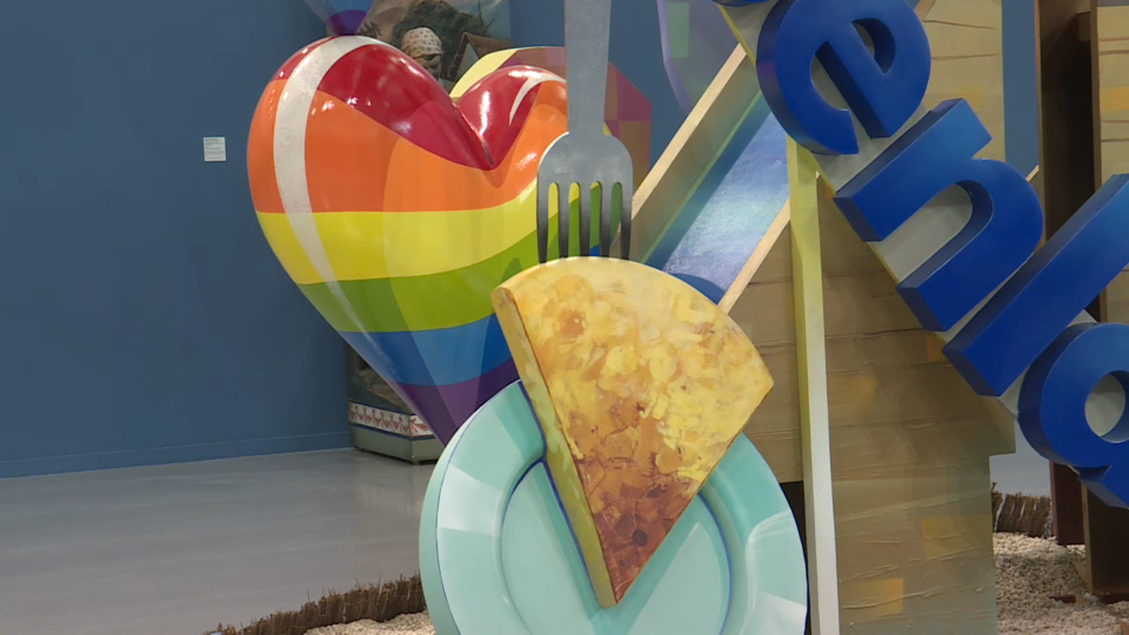 Detalls d'una de les falles amb elements característics de Fuenlabrada