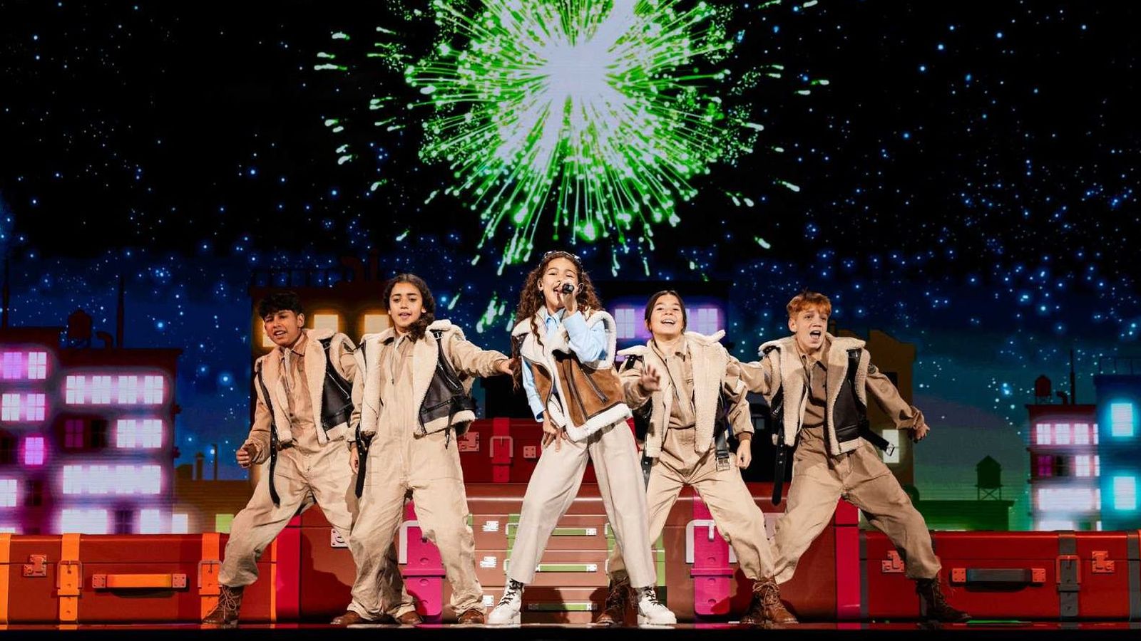 Sandra Valero i els seus ballarins durant els assajos de 'Loviu' a Niça