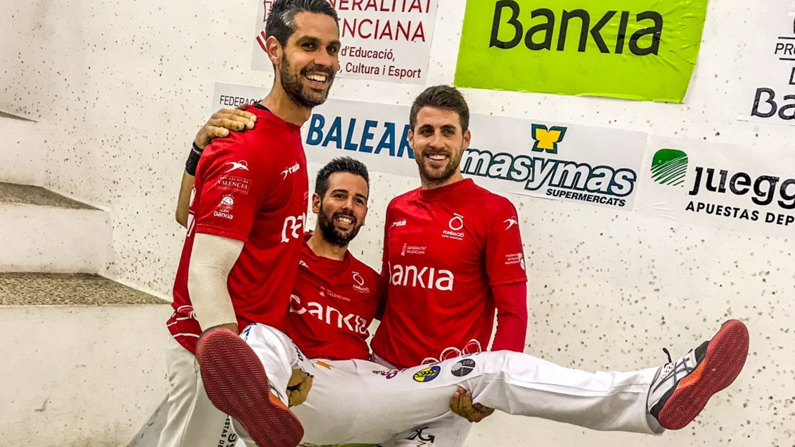 El trio de Benidorm celebra la victòria