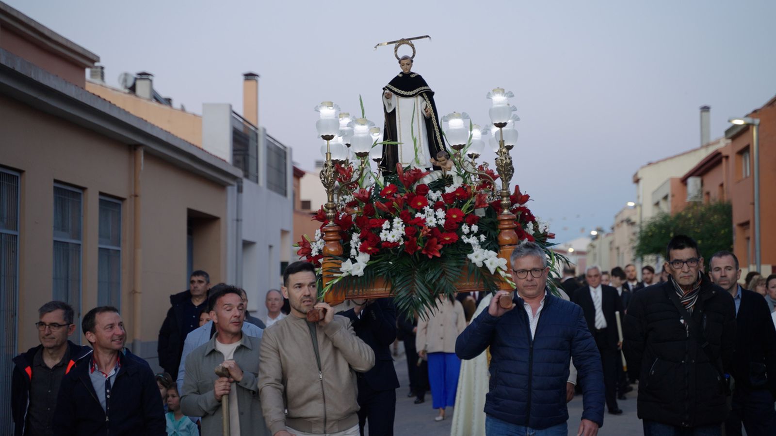 Gavarda viu intensament les seues festes grans, amb diversos dies d'actes que combinen tradició, música i participació popular
