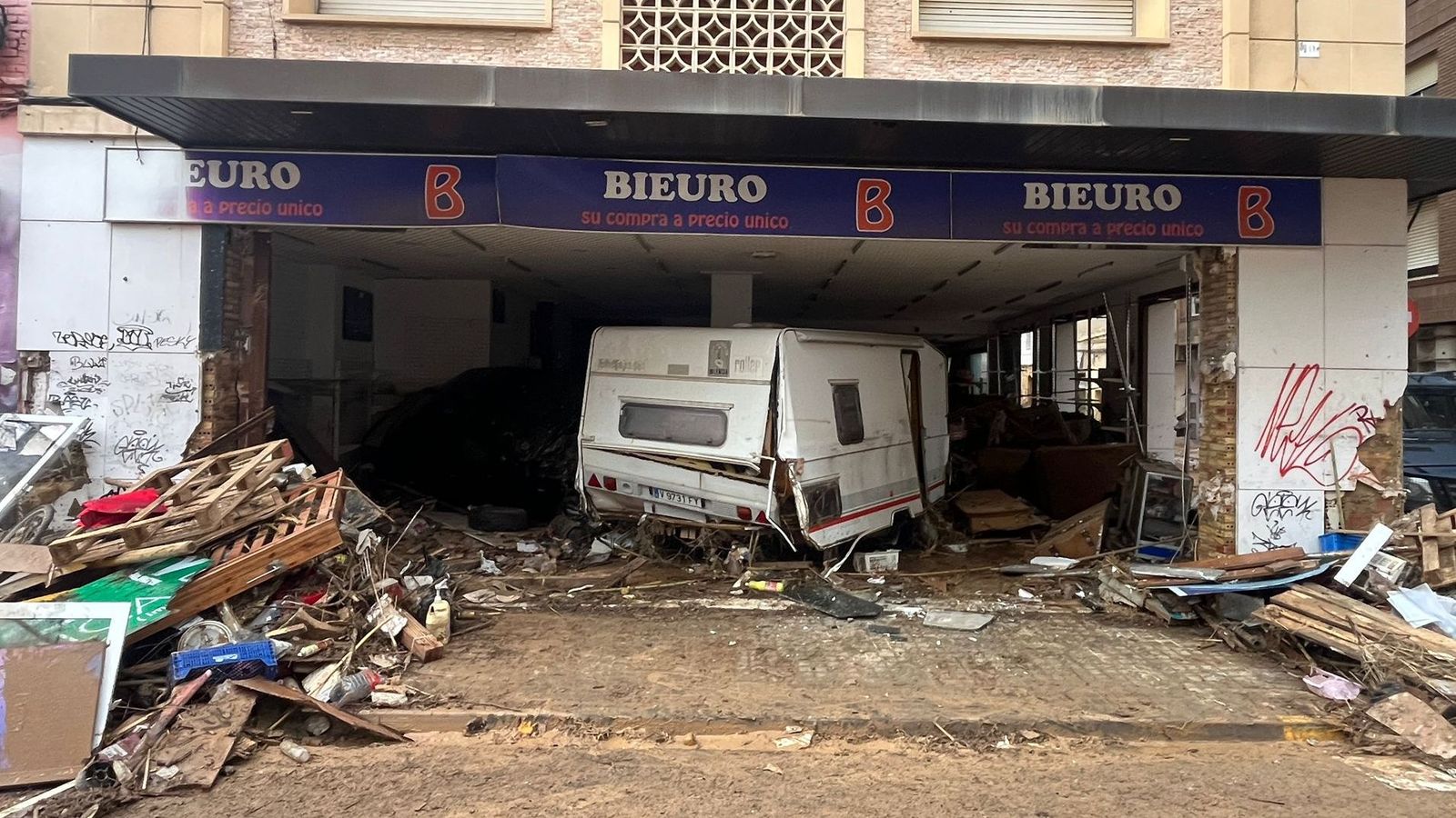 En imatge, un dels comerços d'Alfafar afectats per la riuada