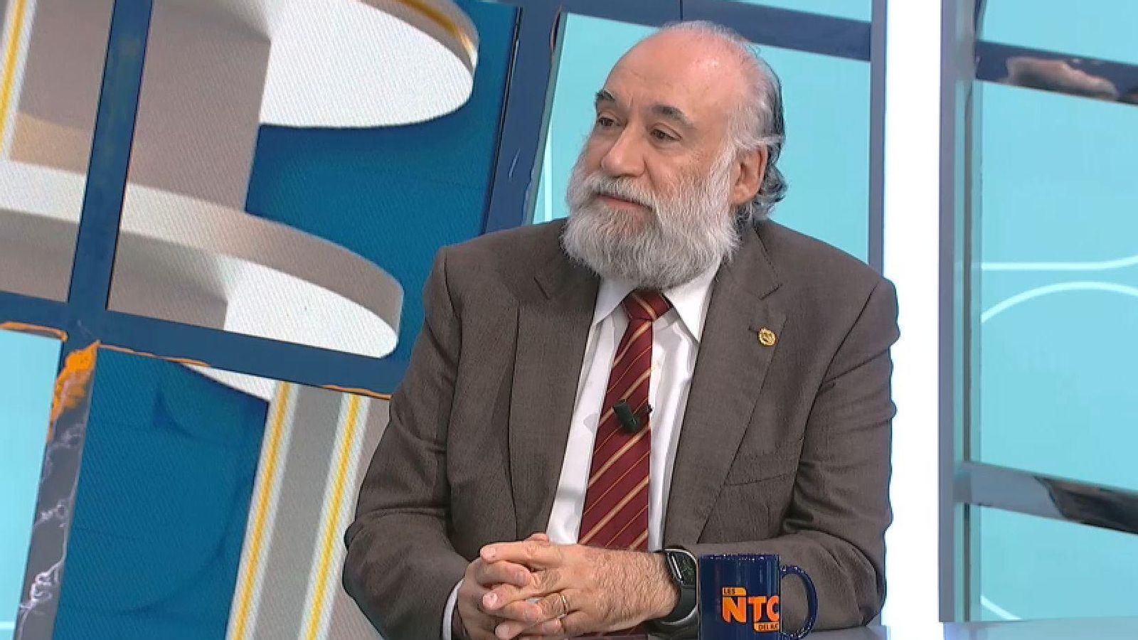 Francisco Santolaya, degà del Col·legi de Psicologia de la Comunitat Valenciana, durant la seua internvenció en À Punt