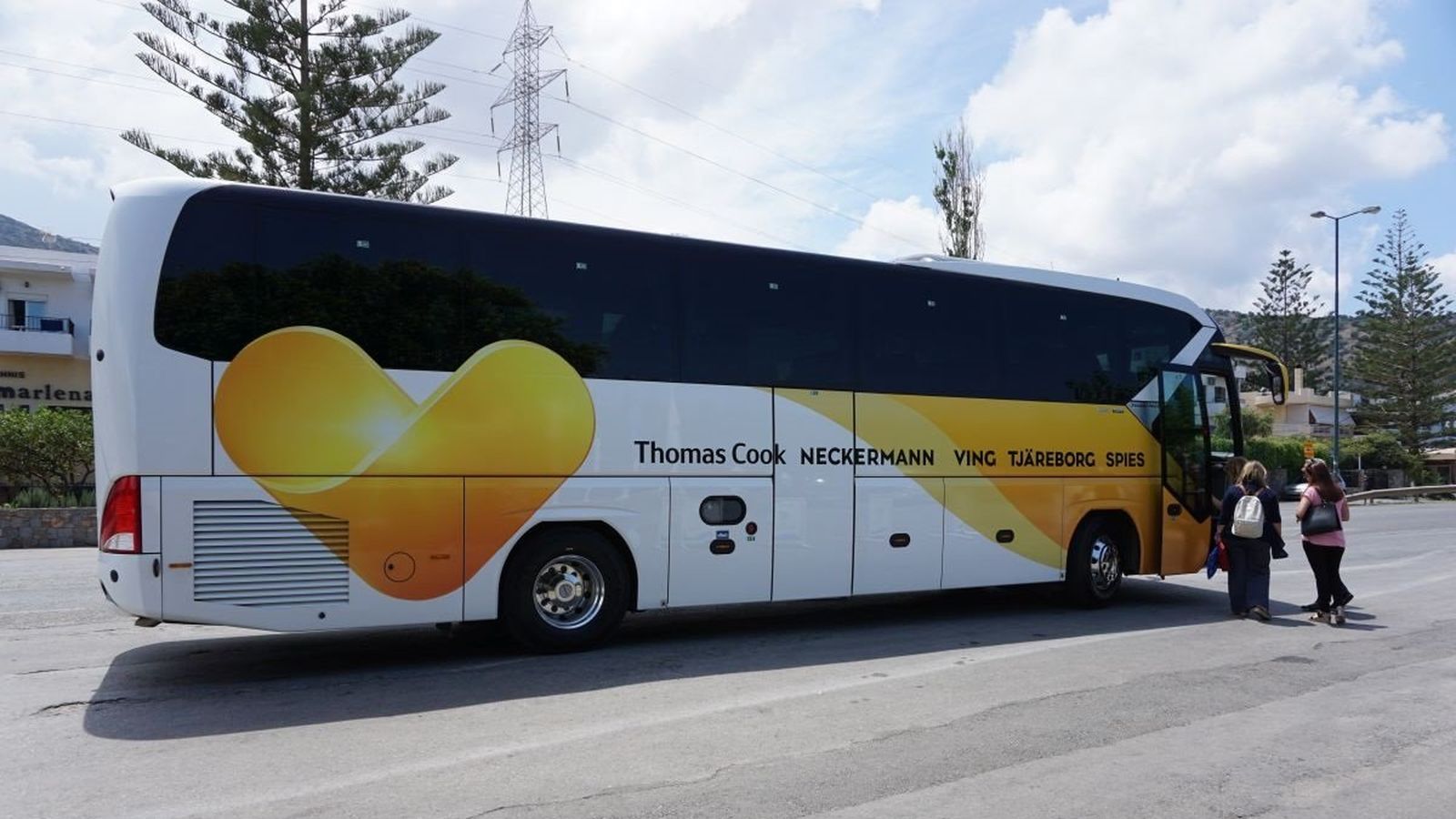 Un autobús de l'operador turístic Thomas Cook