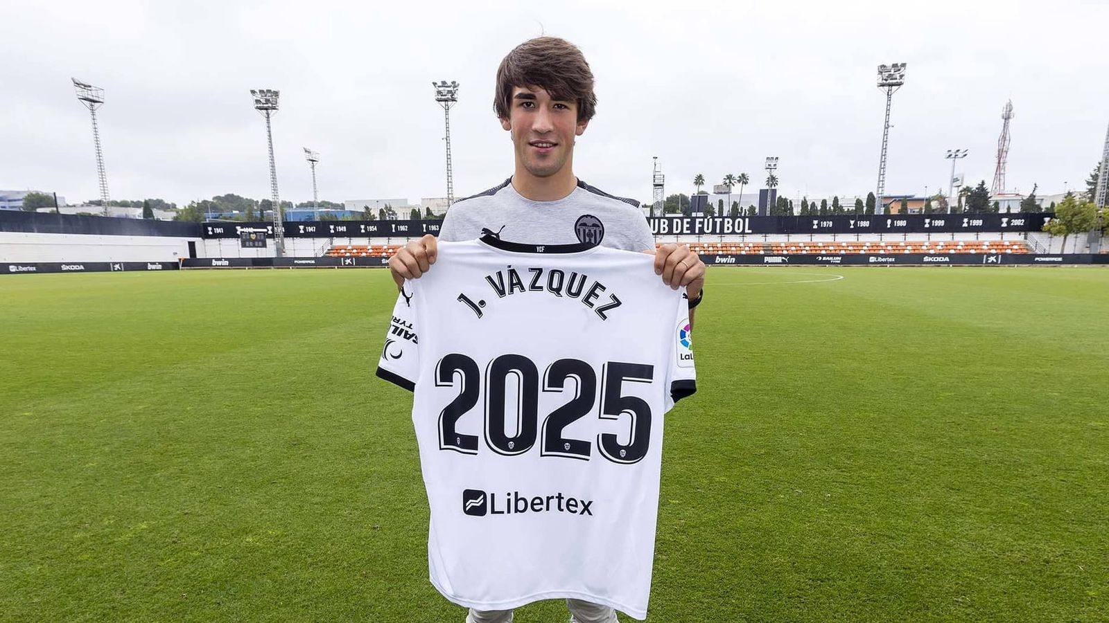 Jesús Vázquez el dia de la seua renovació amb el València