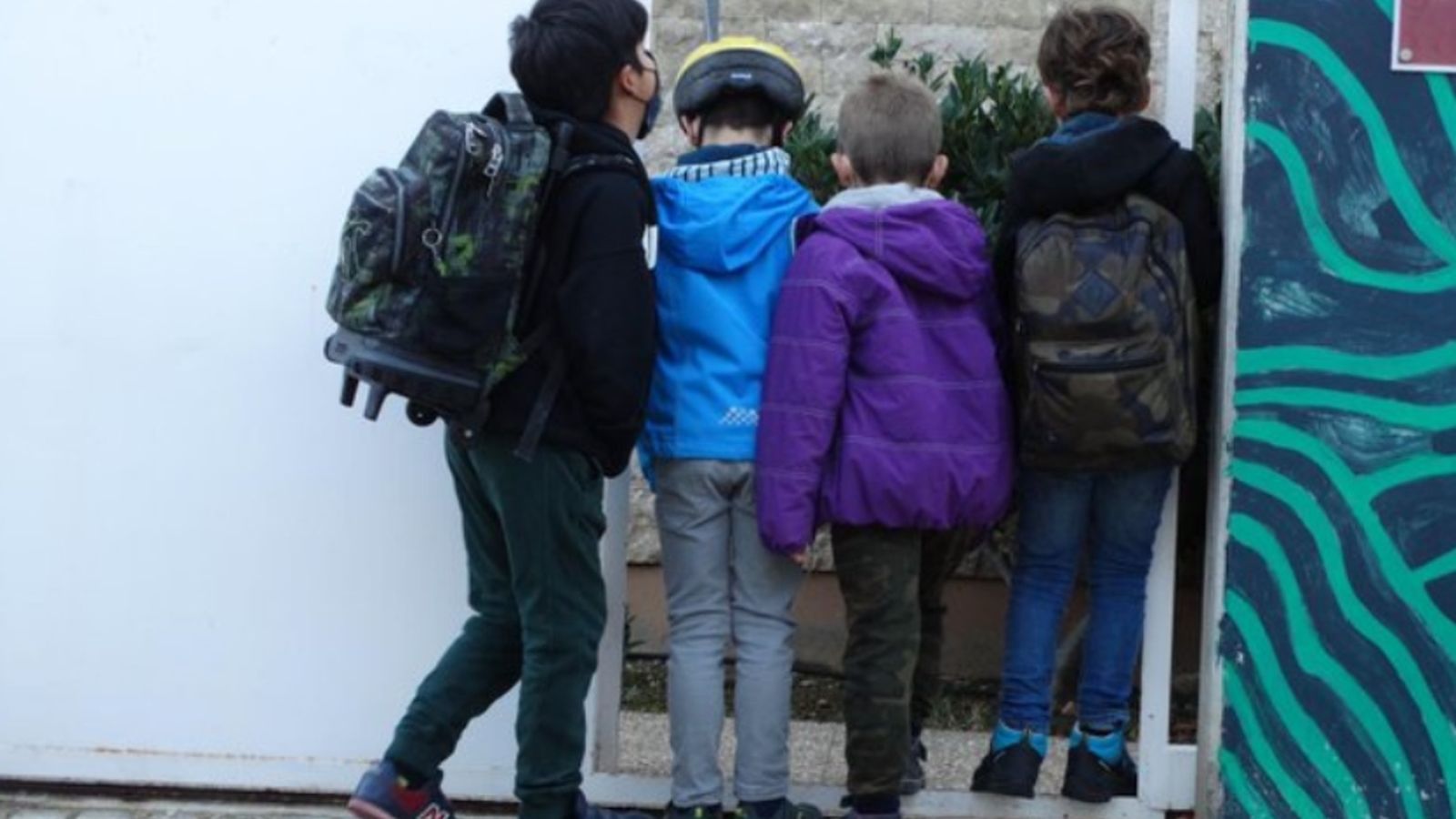 Dídac i Julián ja poden anar a escola a Almedíxer