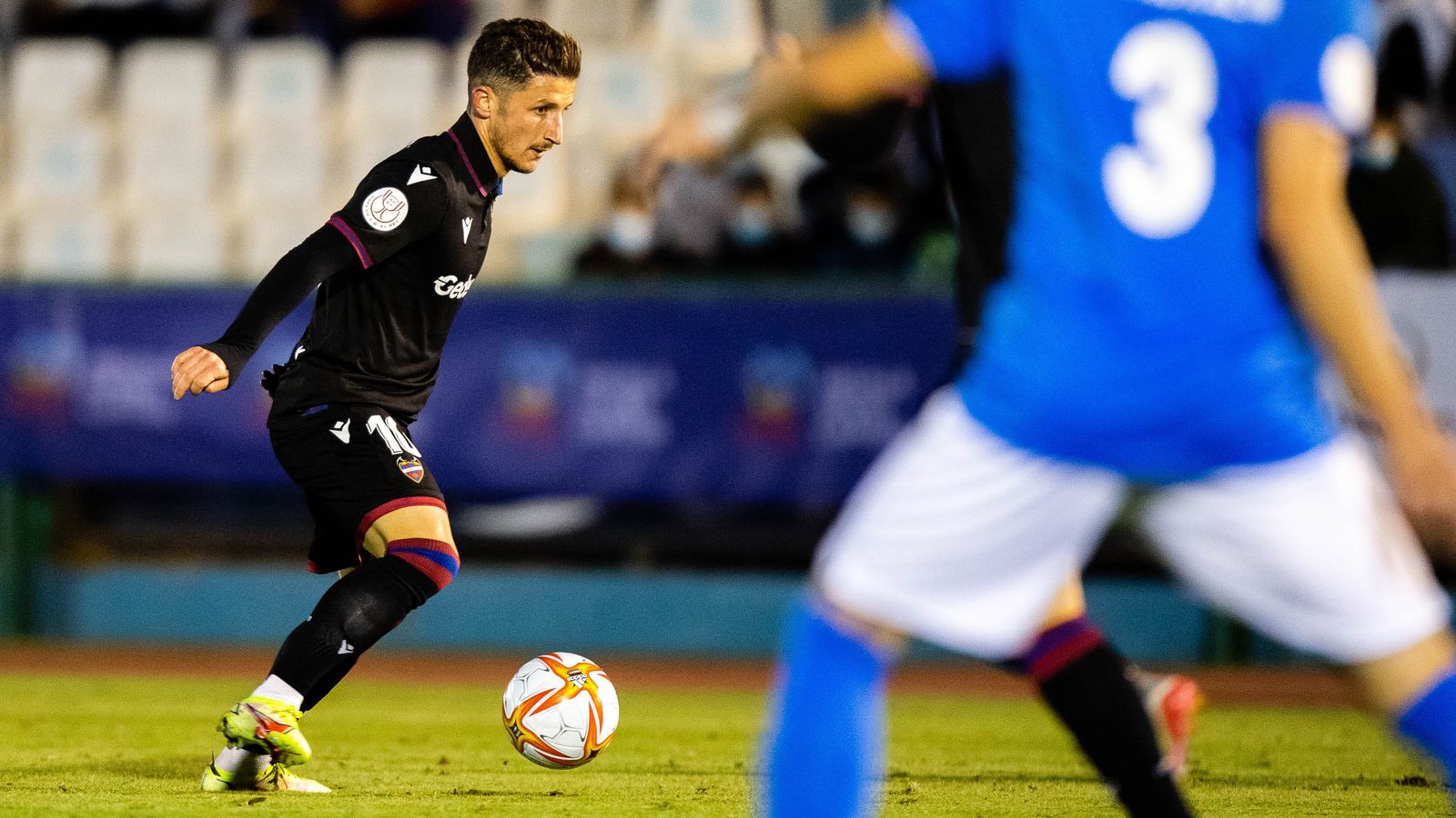 El jugador del Llevant Enis Bardhi