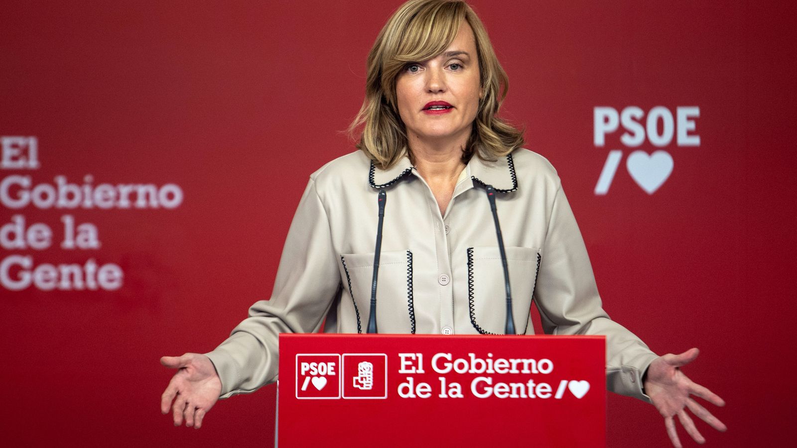 La ministra Pilar Alegria en la roda de premsa que ha oferit aquest dilluns