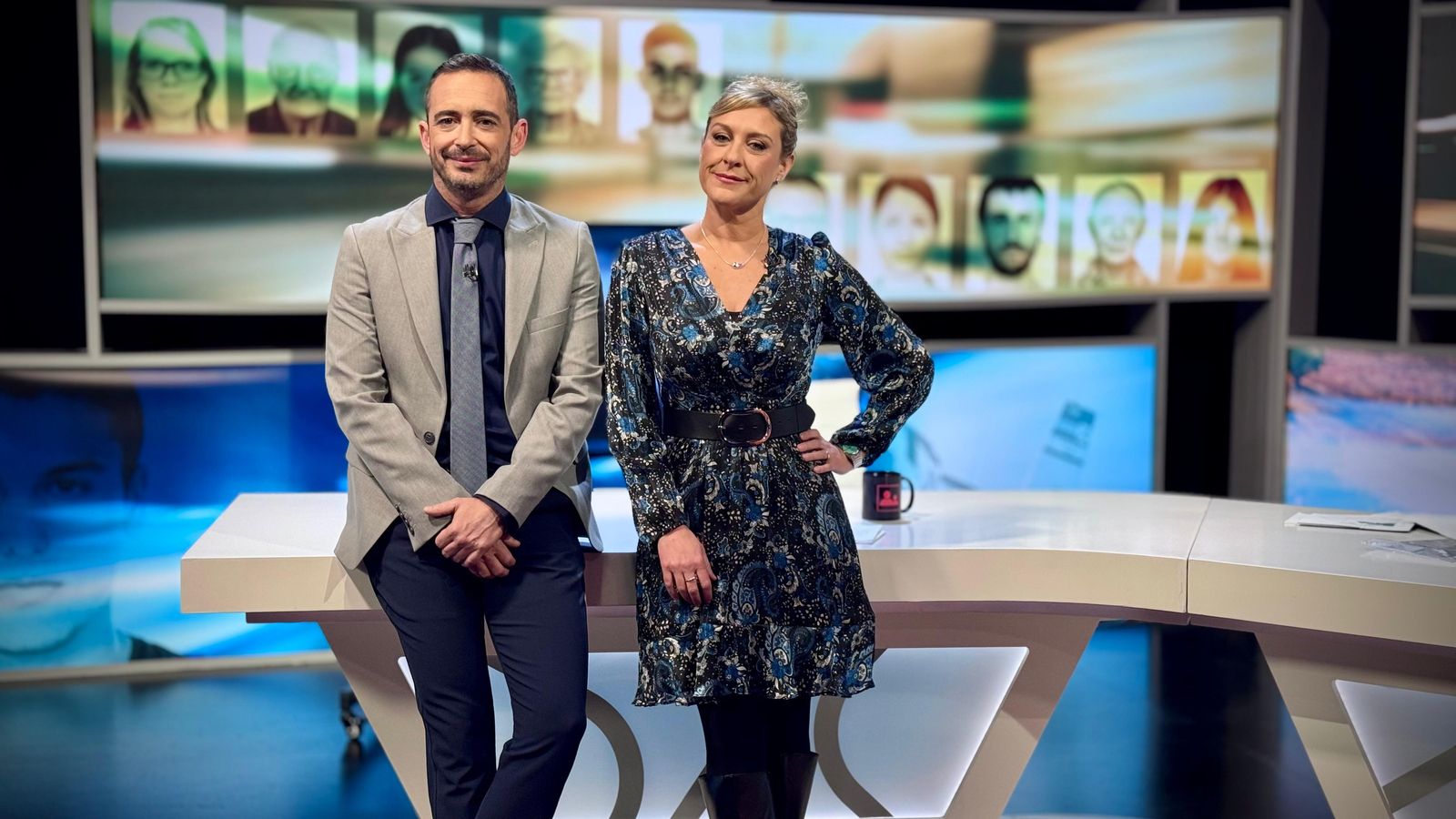 Juan Nieto i Mireia Llinares, presentadors d''À Punt et busca' , el programa d'À Punt que s'emitix cada dimecres a les 22:30 hores