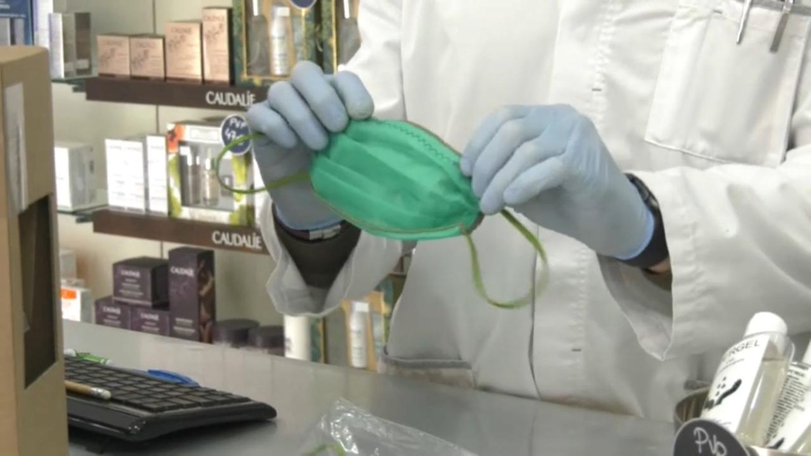 Les persones majors de 65 anys i de col·lectius vulnerables rebran tres mascaretes