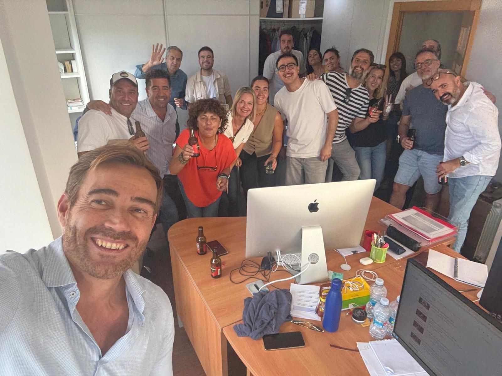 L'equip del programa en un moment de celebració del treball realitzat