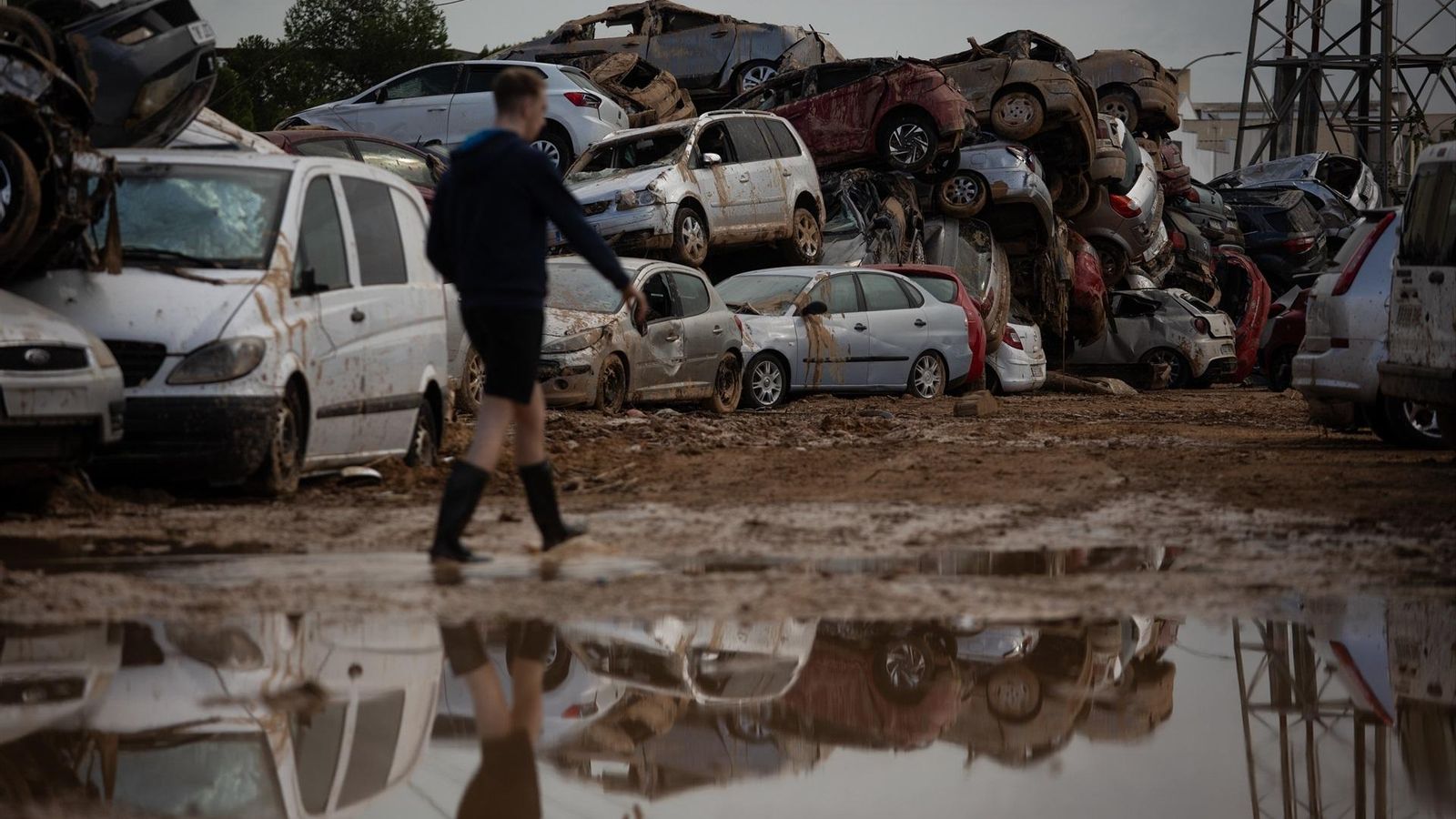 Diversos vehicles afectats per la dana a Paiporta, el 3 de novembre Diversos vehicles afectats per la dana a Paiporta, el 3 de novembre