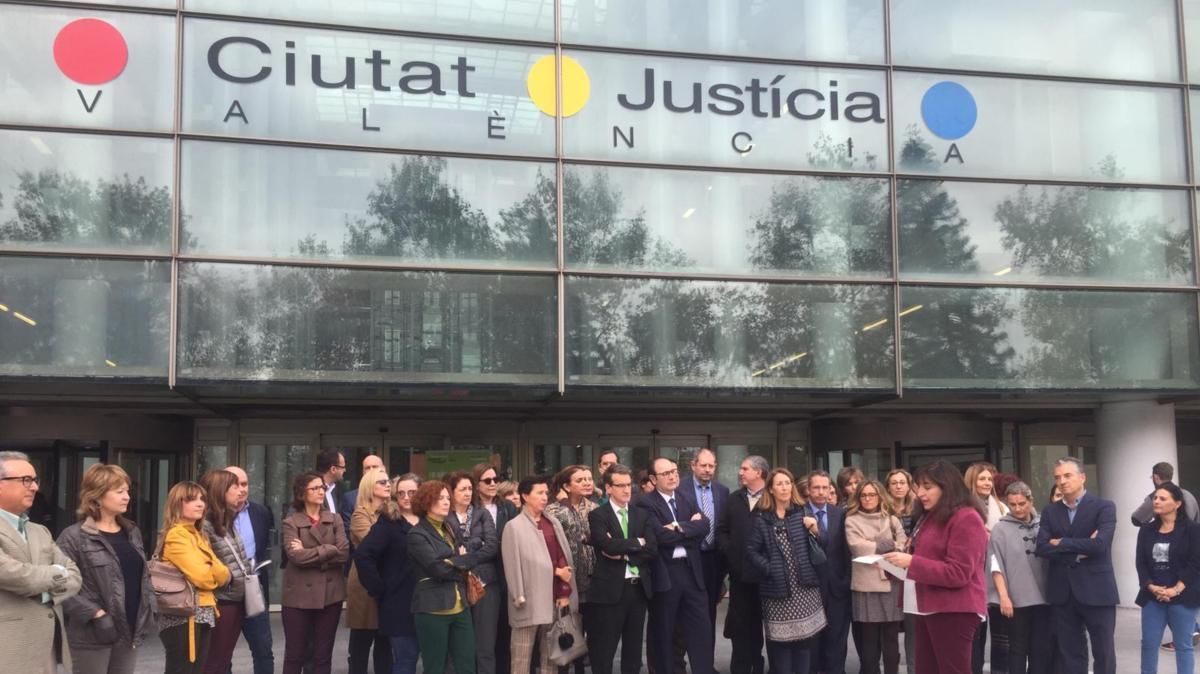 Les associacions reclamen una modernització urgent de l'administració de justícia Les associacions reclamen una modernització urgent de l'administració de justícia