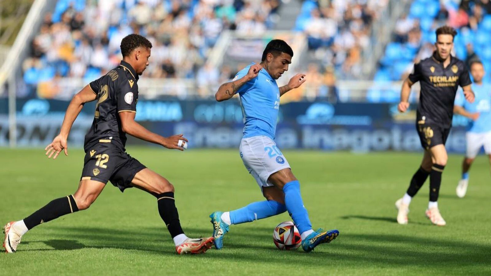 Chirino, en una acció del partit