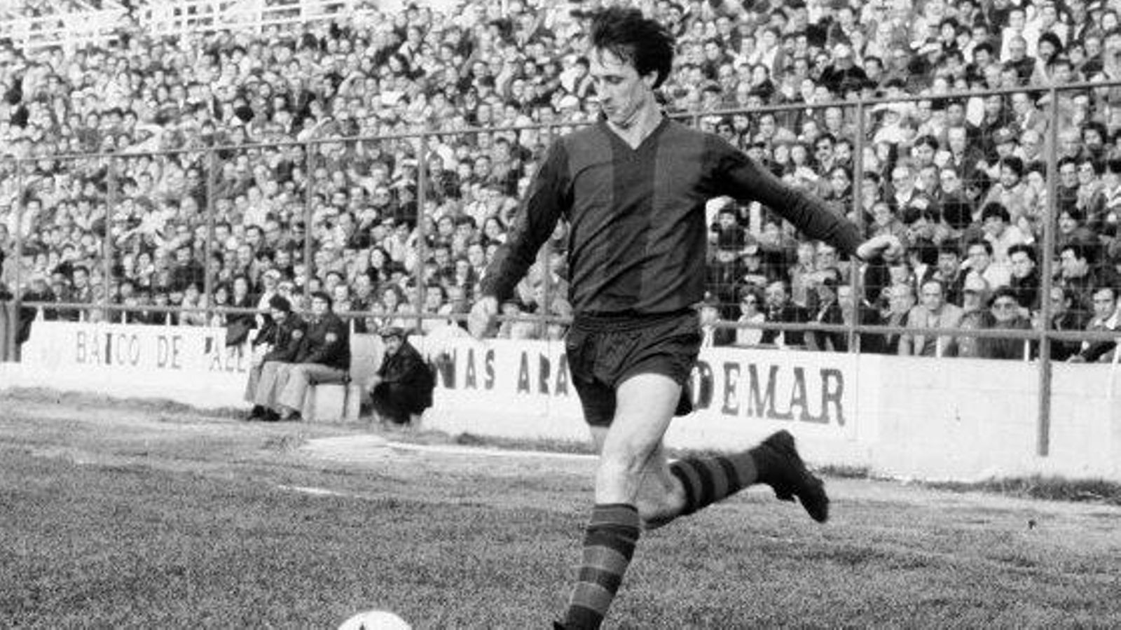 Johann Cruyff amb la samarreta del Llevant