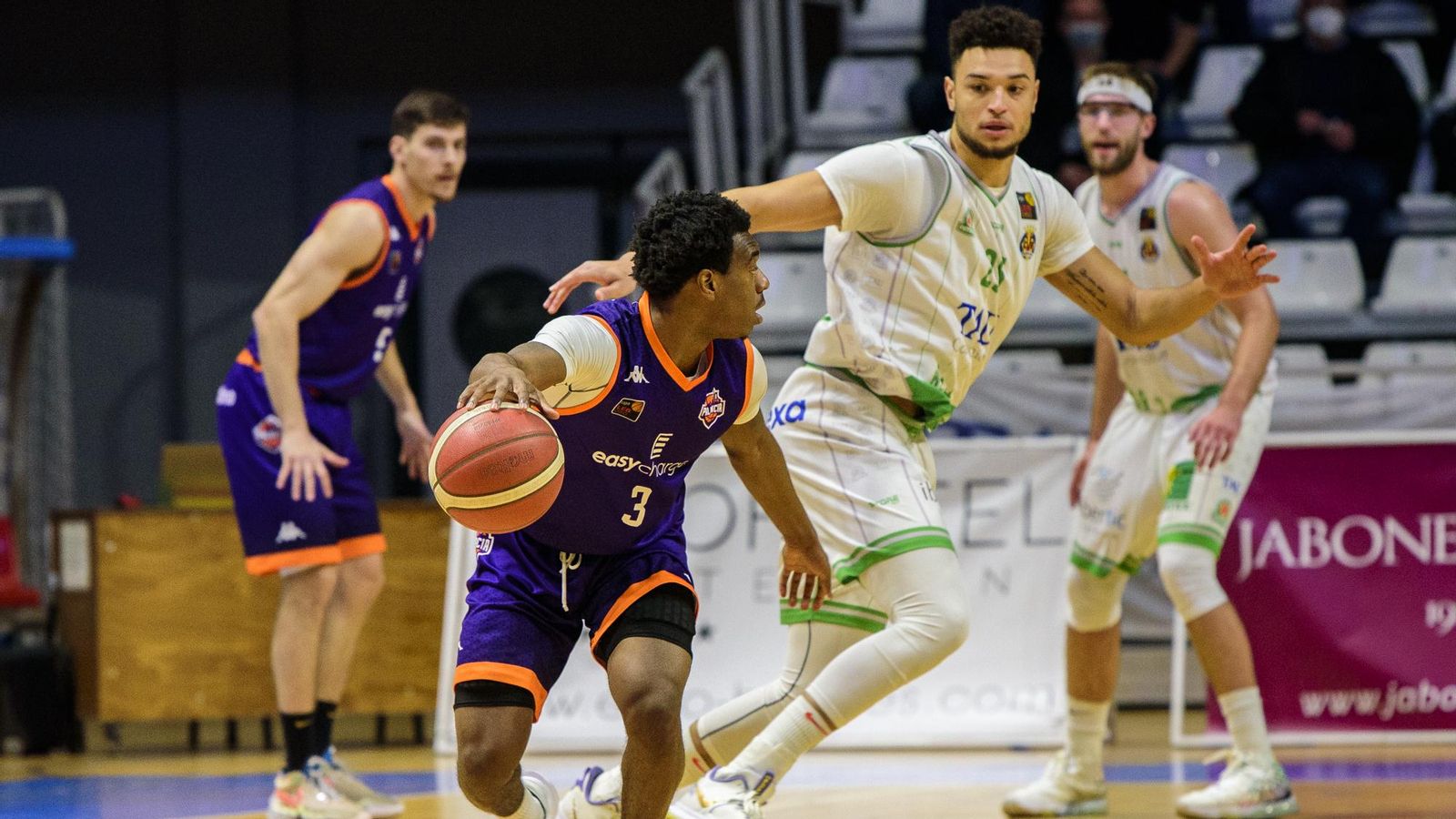 El TAU Castelló supera l'Easycharger Palència