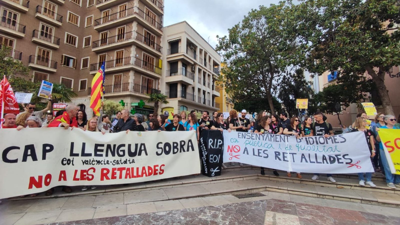 Protesta del professorat de les EOI contra les retallades de la Conselleria d'Educació