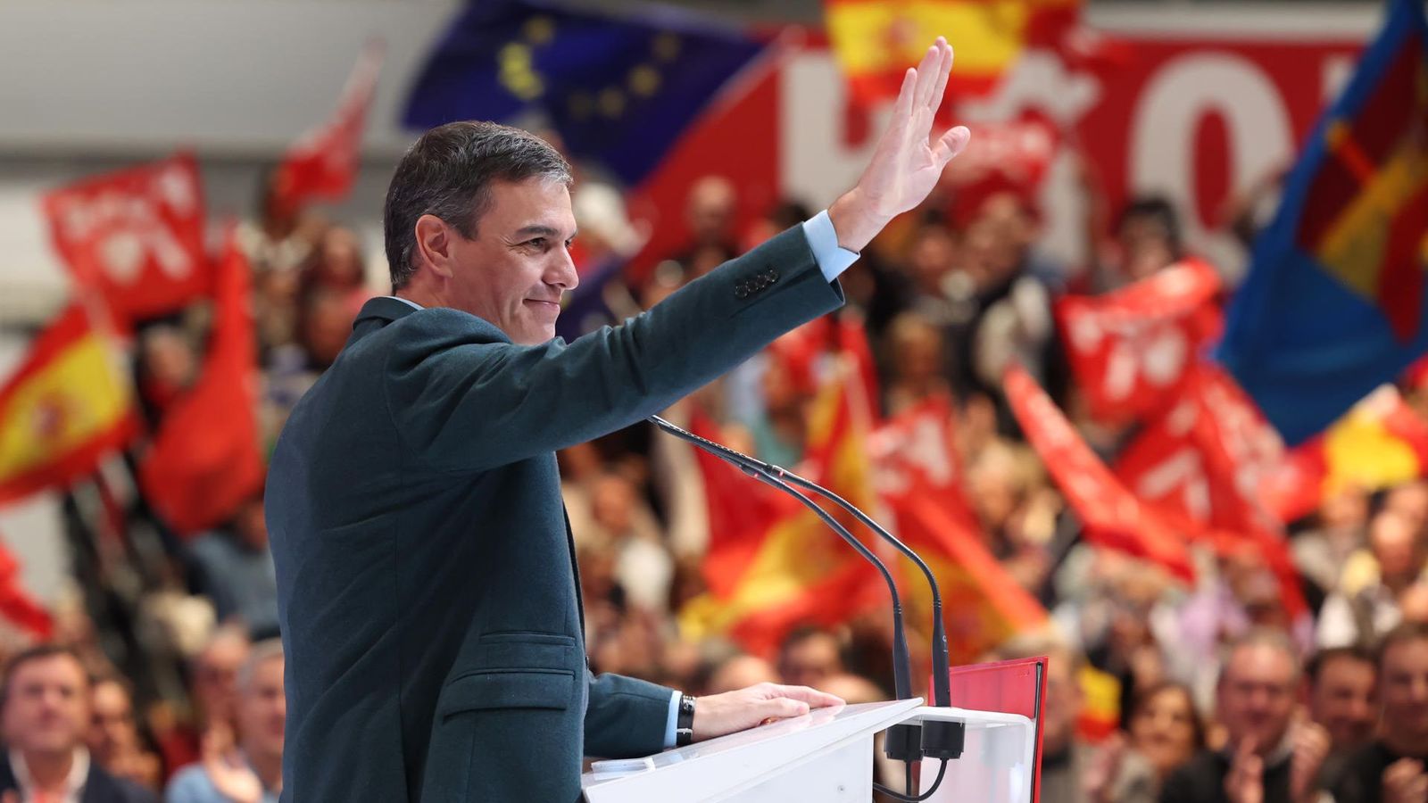 Pedro Sánchez s’ha envoltat aquest diumenge de milers de militants a Madrid per a celebrar la nova legislatura