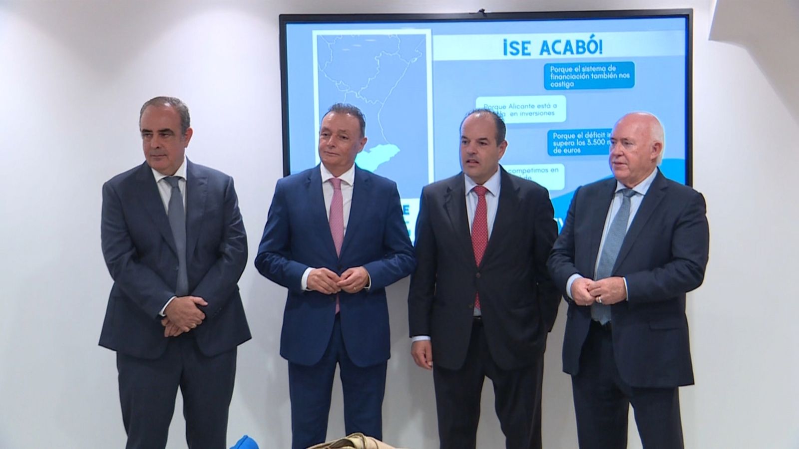 D'esquerra a dreta, Ignacio Amirola, Salvador Navarro, Carlos Baño i Joaquín Pérez, representants d'empresaris i organitzacions econòmiques d'Alacant.