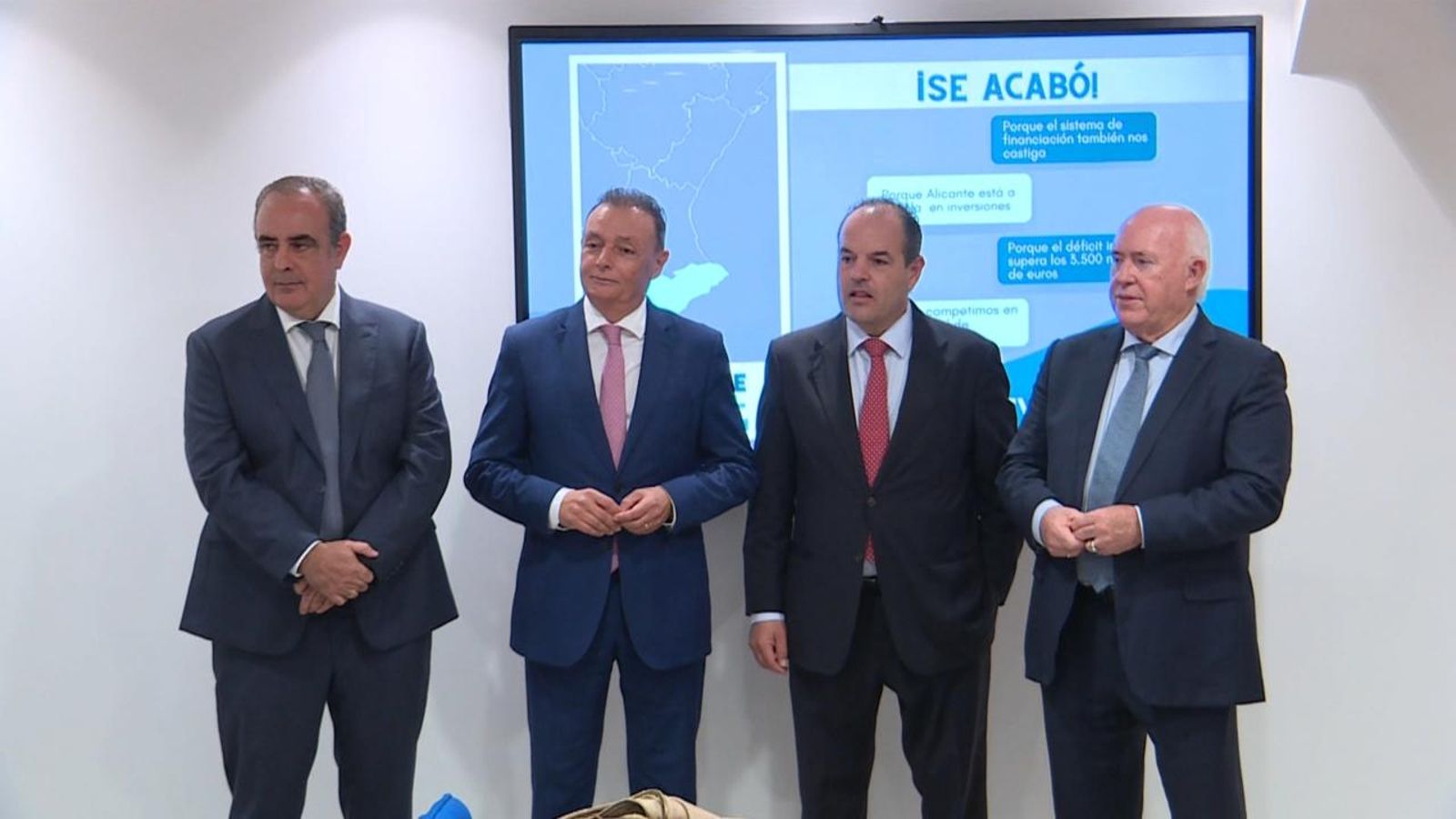 D'esquerra a dreta, Ignacio Amirola, Salvador Navarro, Carlos Baño i Joaquín Pérez, representants d'empresaris i organitzacions econòmiques d'Alacant. D'esquerra a dreta, Ignacio Amirola, Salvador Navarro, Carlos Baño i Joaquín Pérez, representants d'empresaris i organitzacions econòmiques d'Alacant.