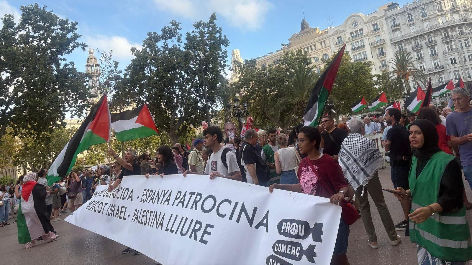 Manifestació per Palestina a la plaça de l'Ajuntament de València