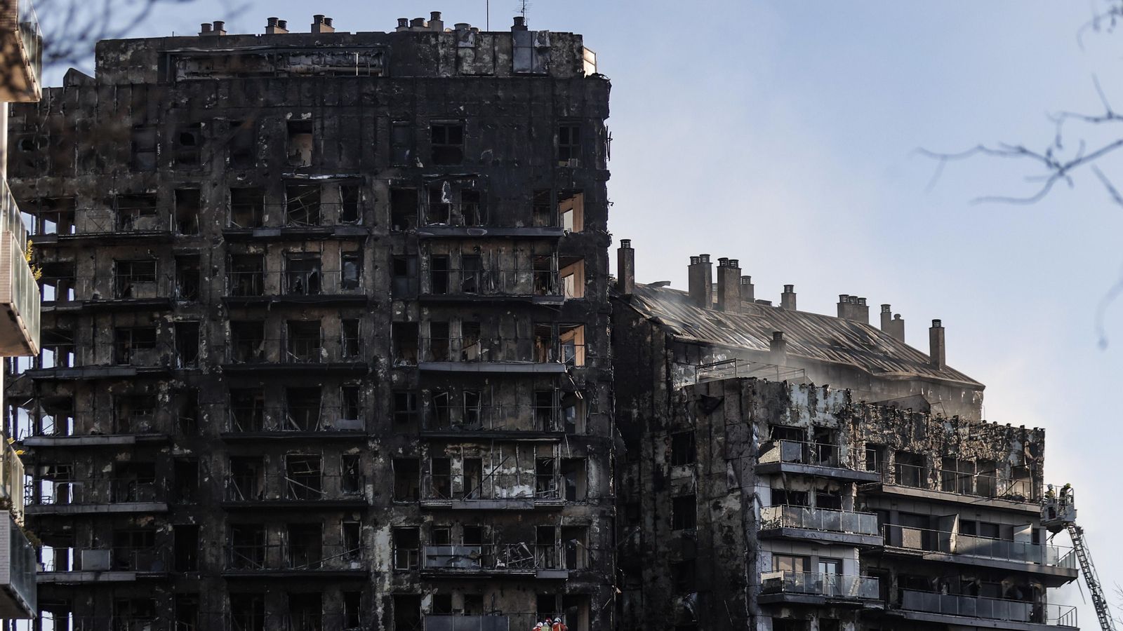 L'edifici del barri de Campanar, l'endemà de l'incendi