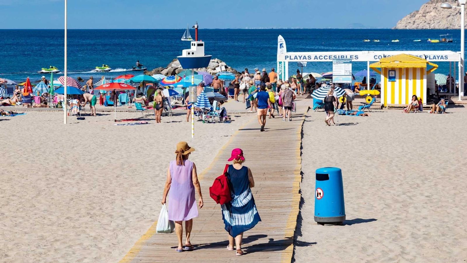 Benidorm és una de les poques localitats d'Espanya amb servei de socorrisme durant tot l'any