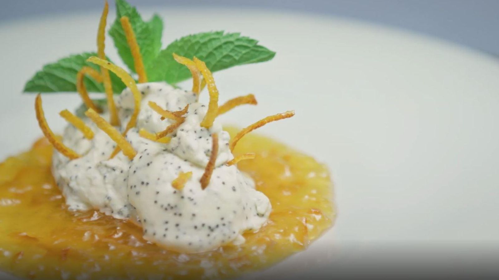 Mousse de xocolate blanc i llavors de rosella