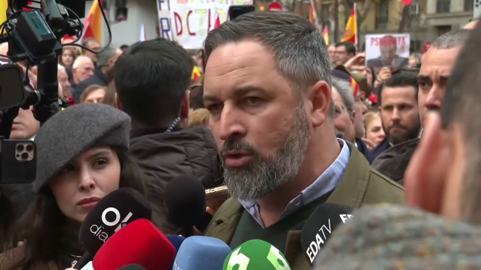 El president de Vox, Santiago Abascal, aquest dimecres a la manifestació convodada davant la seu del PSOE a Madrid