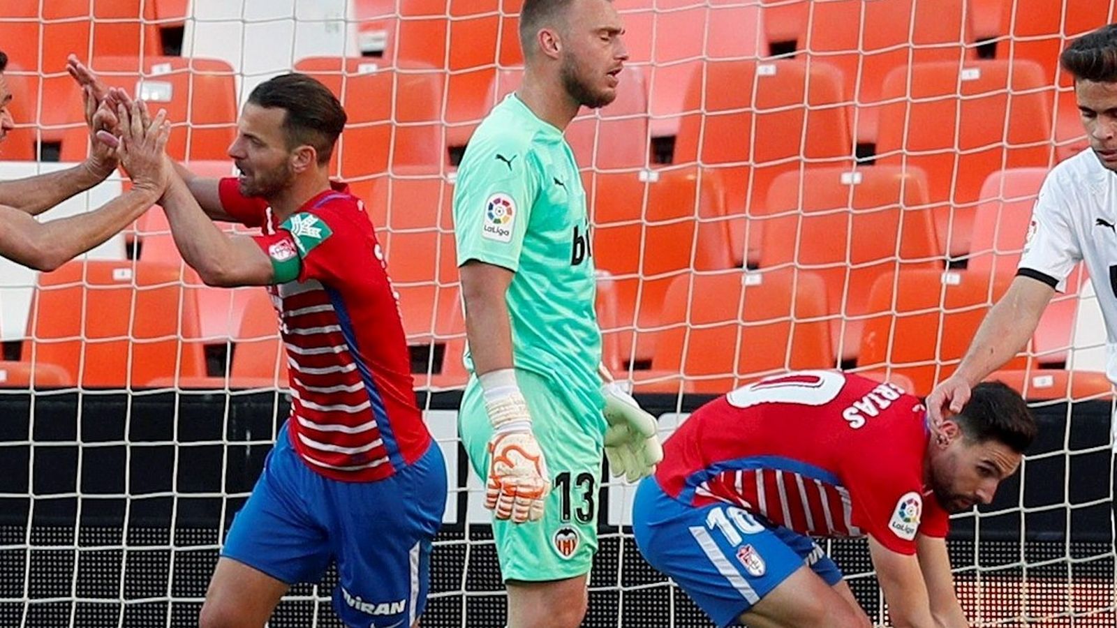 El porter Cillessen en el partit de lliga contra el Granada.