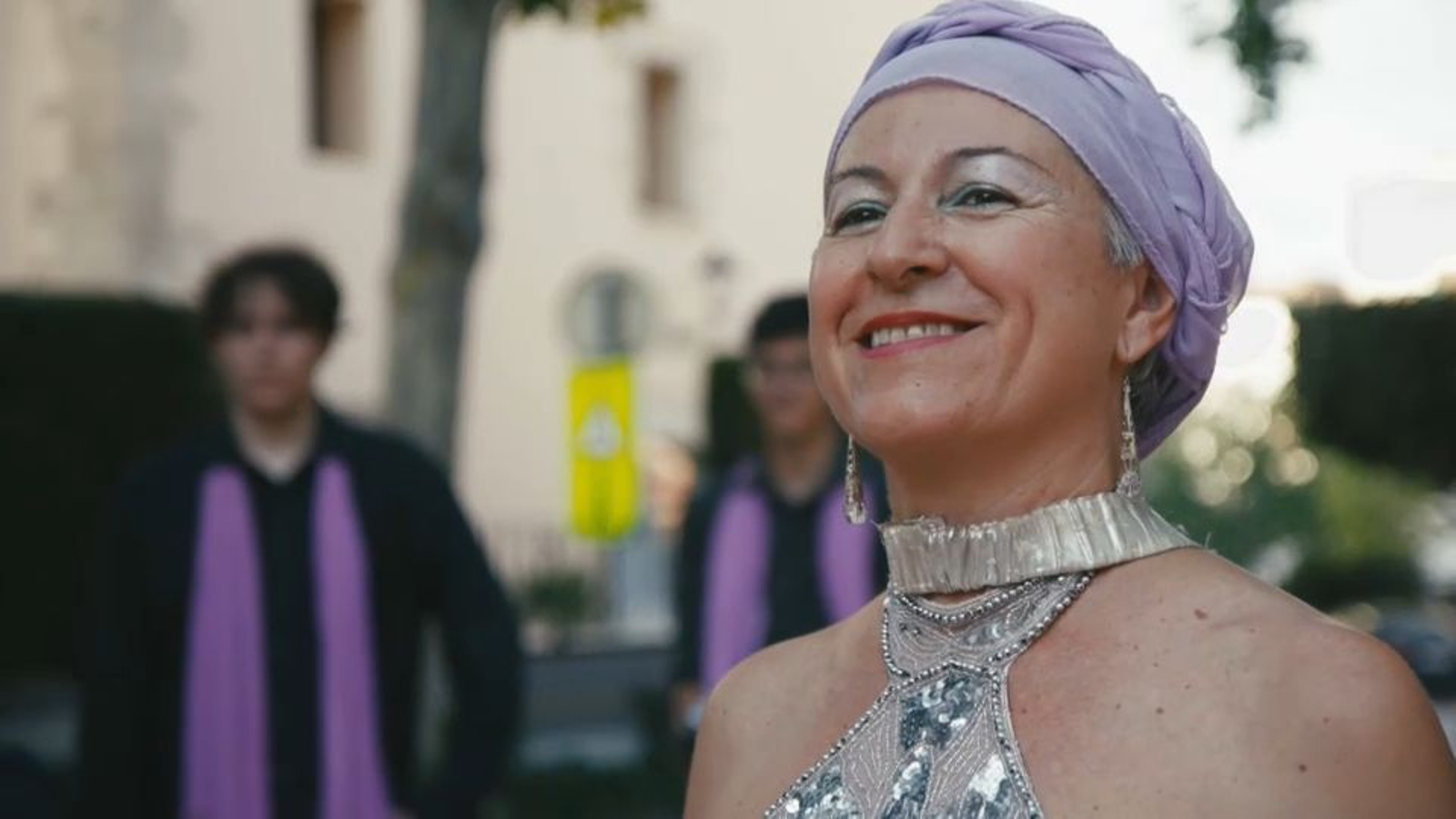 Una balladora es diverteix mirant Hu ballar amb la serp