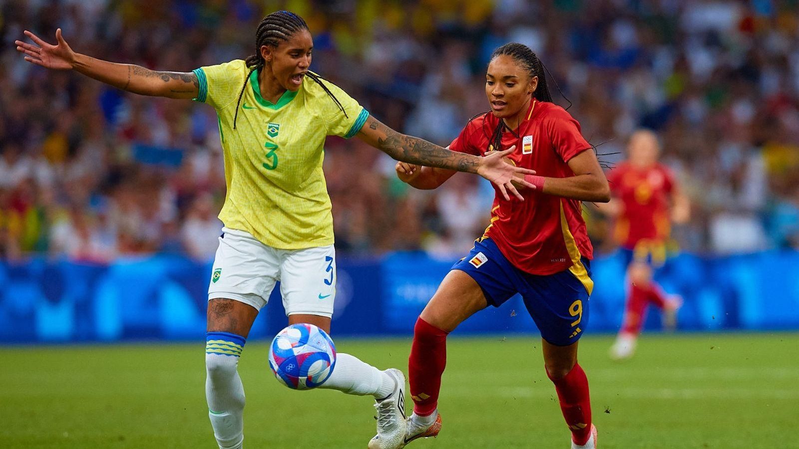 Salma Paralluelo lluita per una pilota