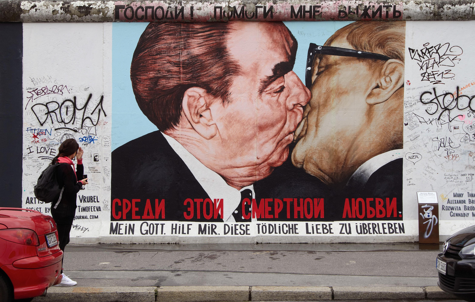 El reconegut grafit del bes, de l’artista Dmitri Vrúbel, sobre el Mur de Berlín