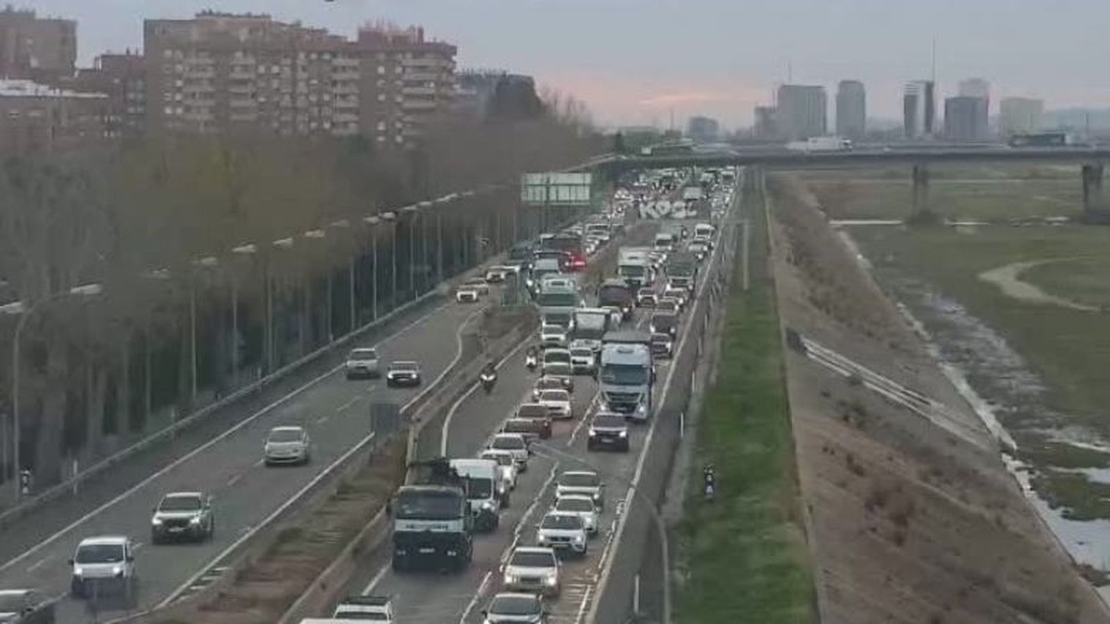 Retencions a la V-30, a l'altura de Quart de Poblet