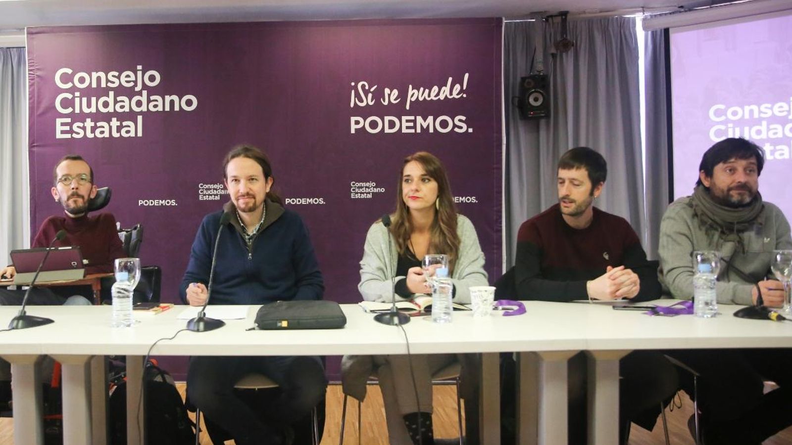 D'esquerra a dreta: Echenique, Iglesias, Vera, Del Olmo i Mayoral