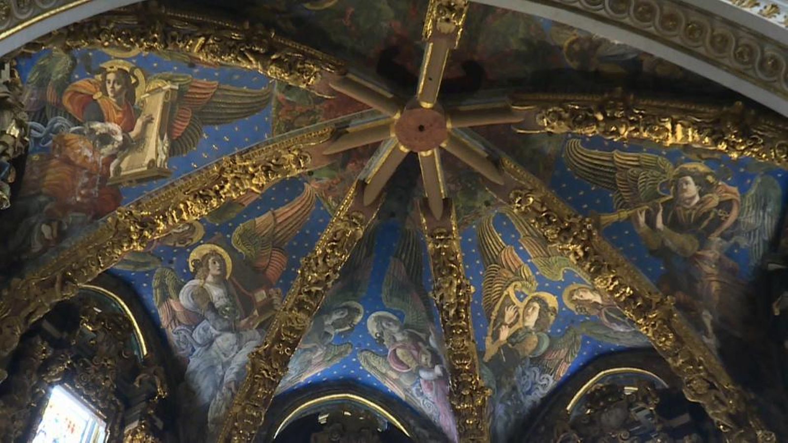 Estat actual del fresc dels àngels músics.