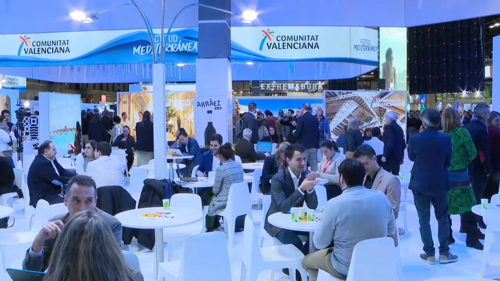 L'estand de la Comunitat Valenciana a Fitur, amb nombrosos agents de sectors reunits,