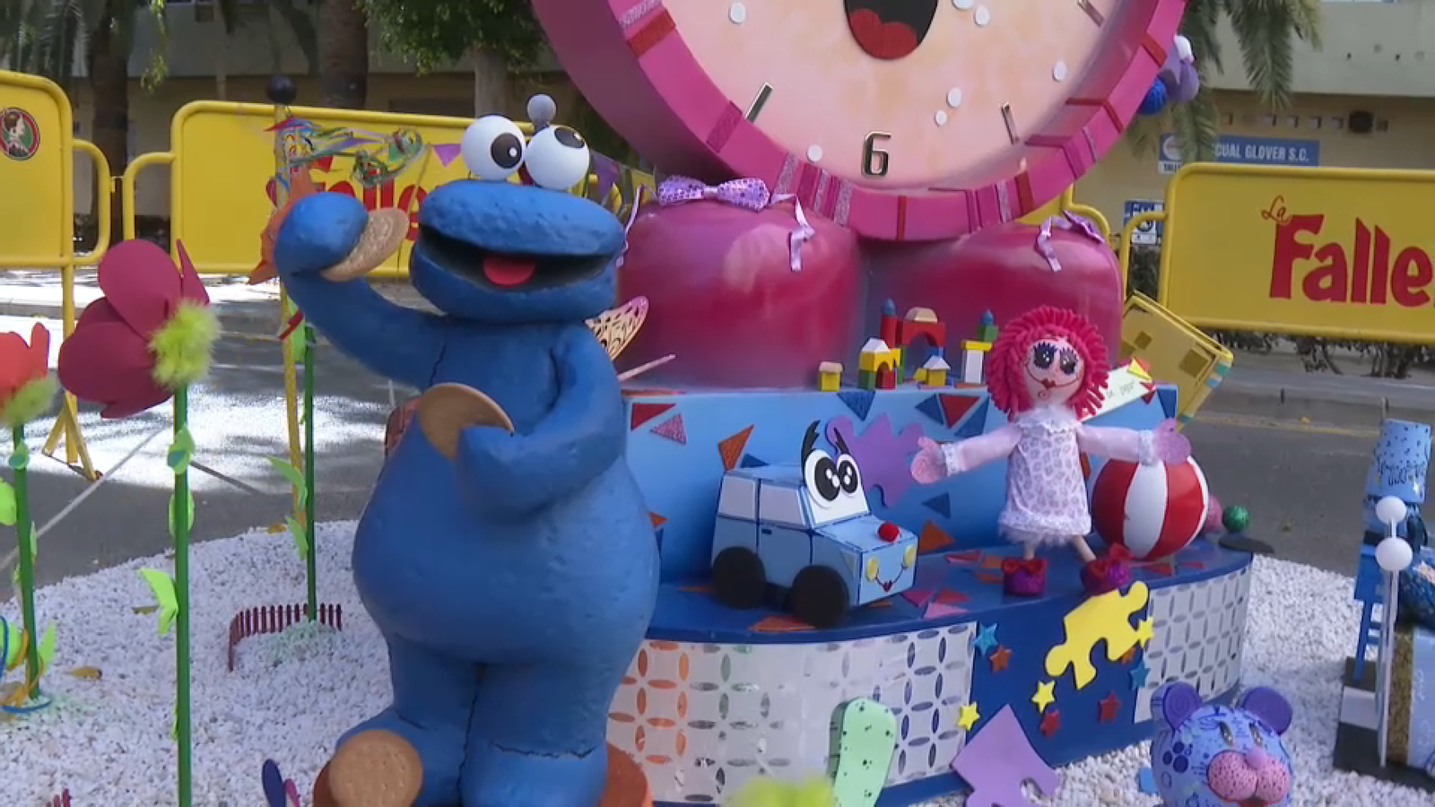 Un equip d'À Punt NTC fa un recorregut pels monuments més modests de la ciutat