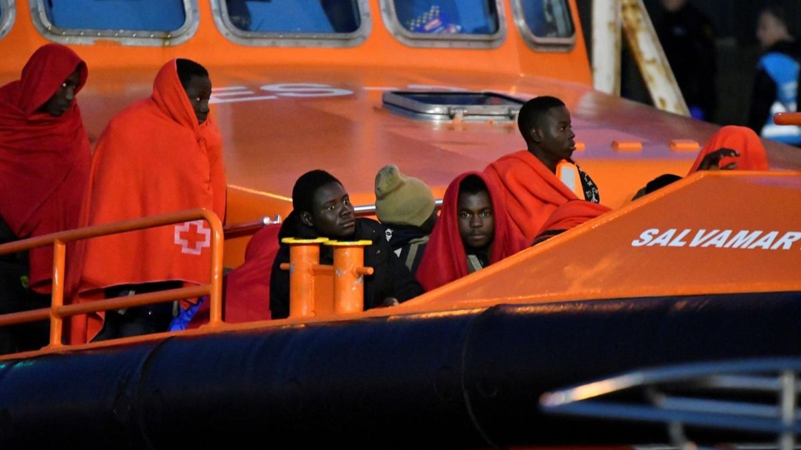 Arribada al port d'Almeria de persones rescatada per Salvament Marítim d'una pastera en el mar d'Alborán en una imatge d'arxiu