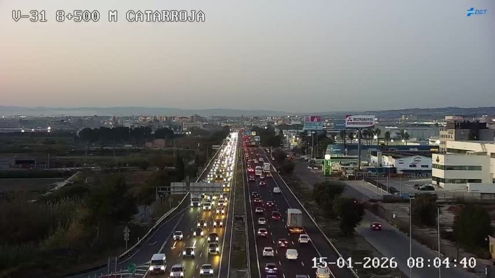 Cues d'entrada a València des de la pist ade Silla, este dijous