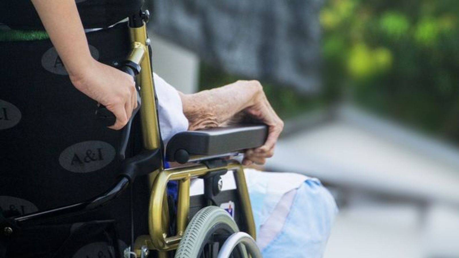 Aïllen els ancians d’una residència de Dénia en detectar-se un positiu entre la plantilla