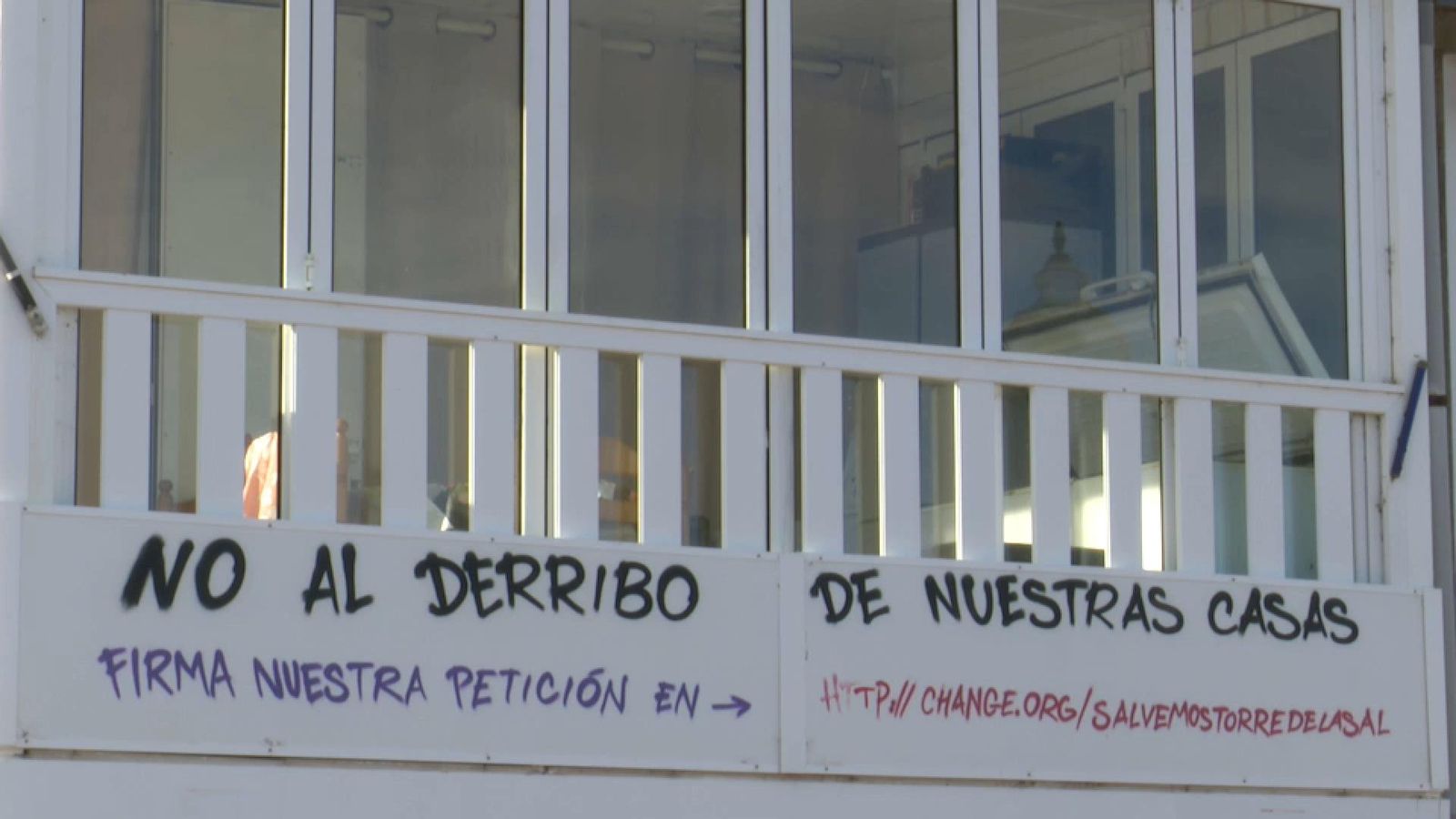 Pintades del veïnat afectat