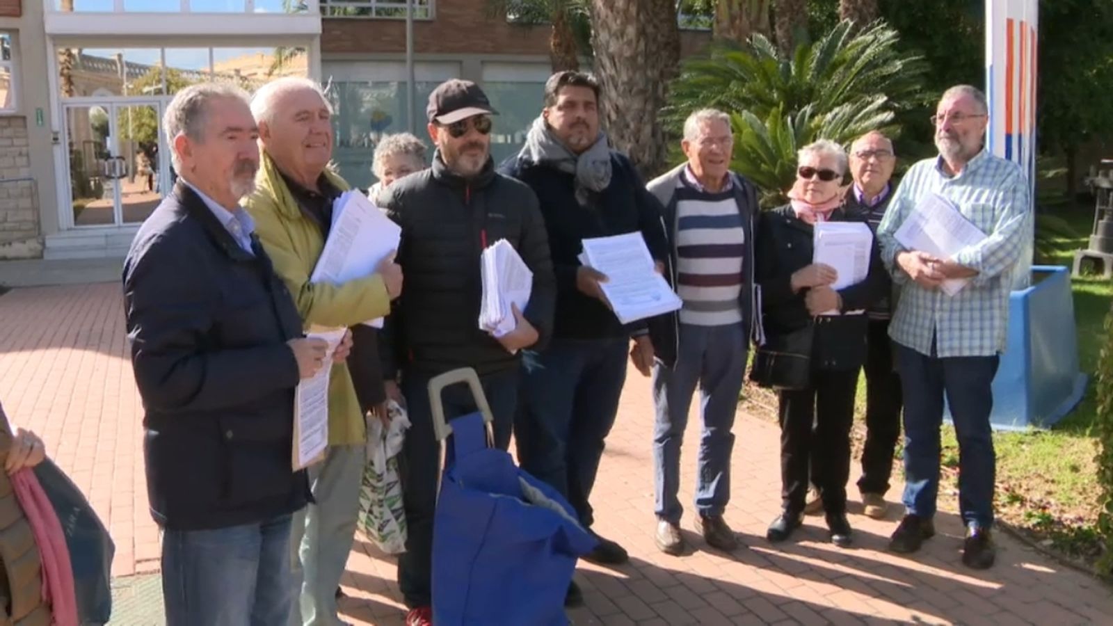 Aquest divendres al migdia, el moviment veïnal ha presentat les al·legacions al projecte