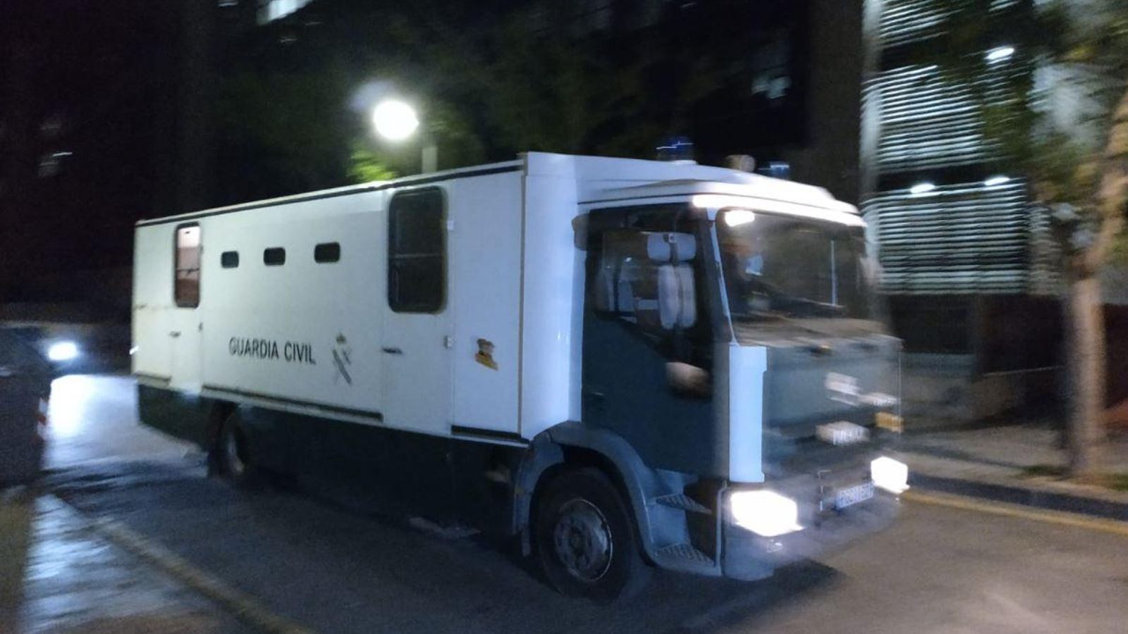 Furgó de la Guàrdia Civil que trasllada a la presó encausats pel cas Assut