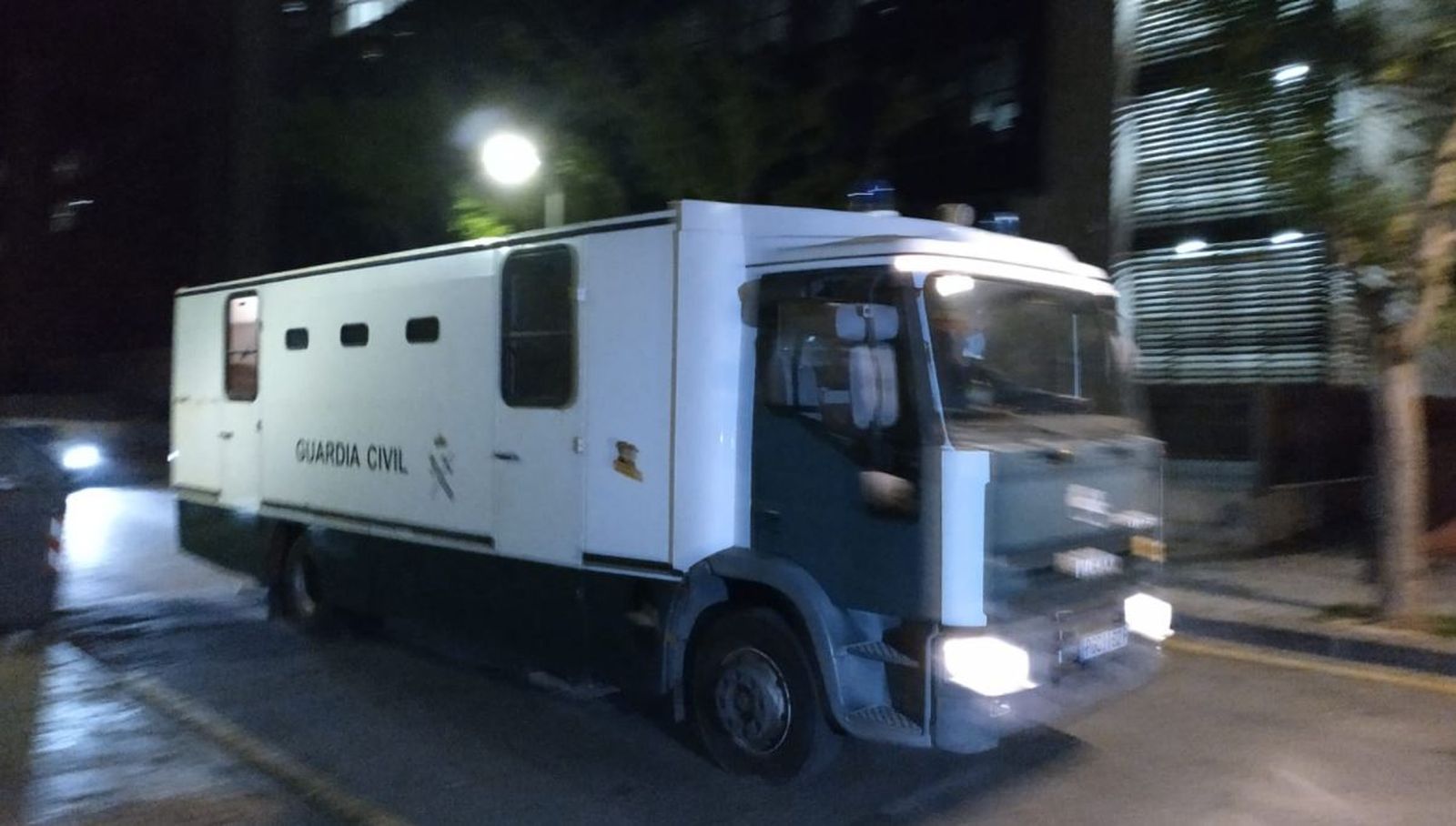 Furgó de la Guàrdia Civil que trasllada a la presó encausats pel cas Assut